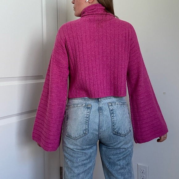 Wide Sleeve Cowl Neck Cropped Sweater - Picture 5 of 8